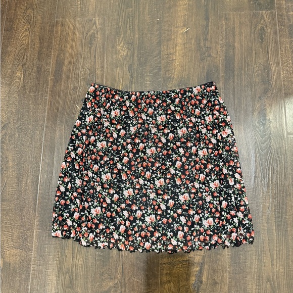 Urban Outfitters Black Floral Mini Skirt - Picture 1 of 2